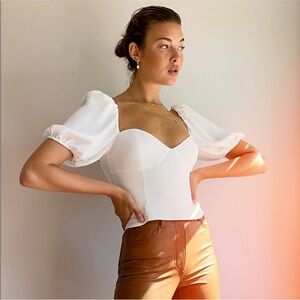 Aritzia Wilfred Novella Shortsleeve Blouse
Puff-sleeve bustier blouse top S